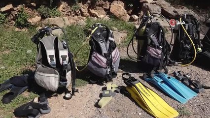 Antalya'nın tatlı su kaynağına giren dalgıçlar torba torba çöple çıktı