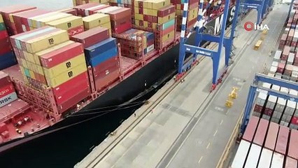 Ambarlı Limanı'nda konteyner gemisi iskeleye çarptı