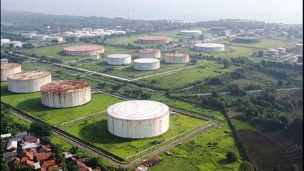 Hatalmas lángokkal ég Indonézia egyik legnagyobb olajfinomítója