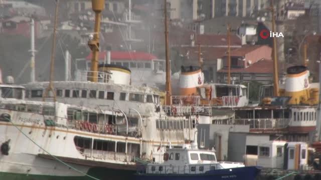 Son dakika! Haliç Tersanesi'nde yangın paniği