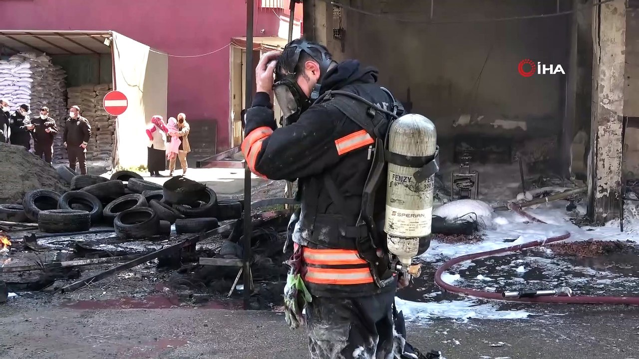 Lastik dükkanında korkutan yangın: Alevler metrelerce yükseğe çıktı