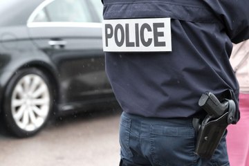 Nantes : un homme de 19 ans armé de couteaux et d’une hachette poignarde un policier