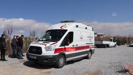 Son dakika haberleri... Tutuşturmak için sobaya dökülen benzinin parlaması sonucu kulübede çıkan yangında 3 kişi yaralandı