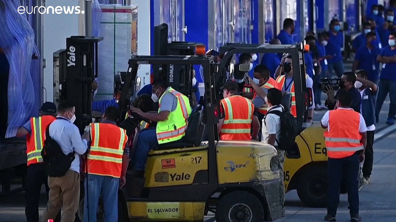 El Salvador y Colombia reciben lotes de la vacuna china de Sinovac