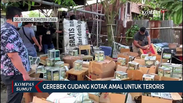 Polisi Gerebek Gudang Kotak Amal Untuk Teroris