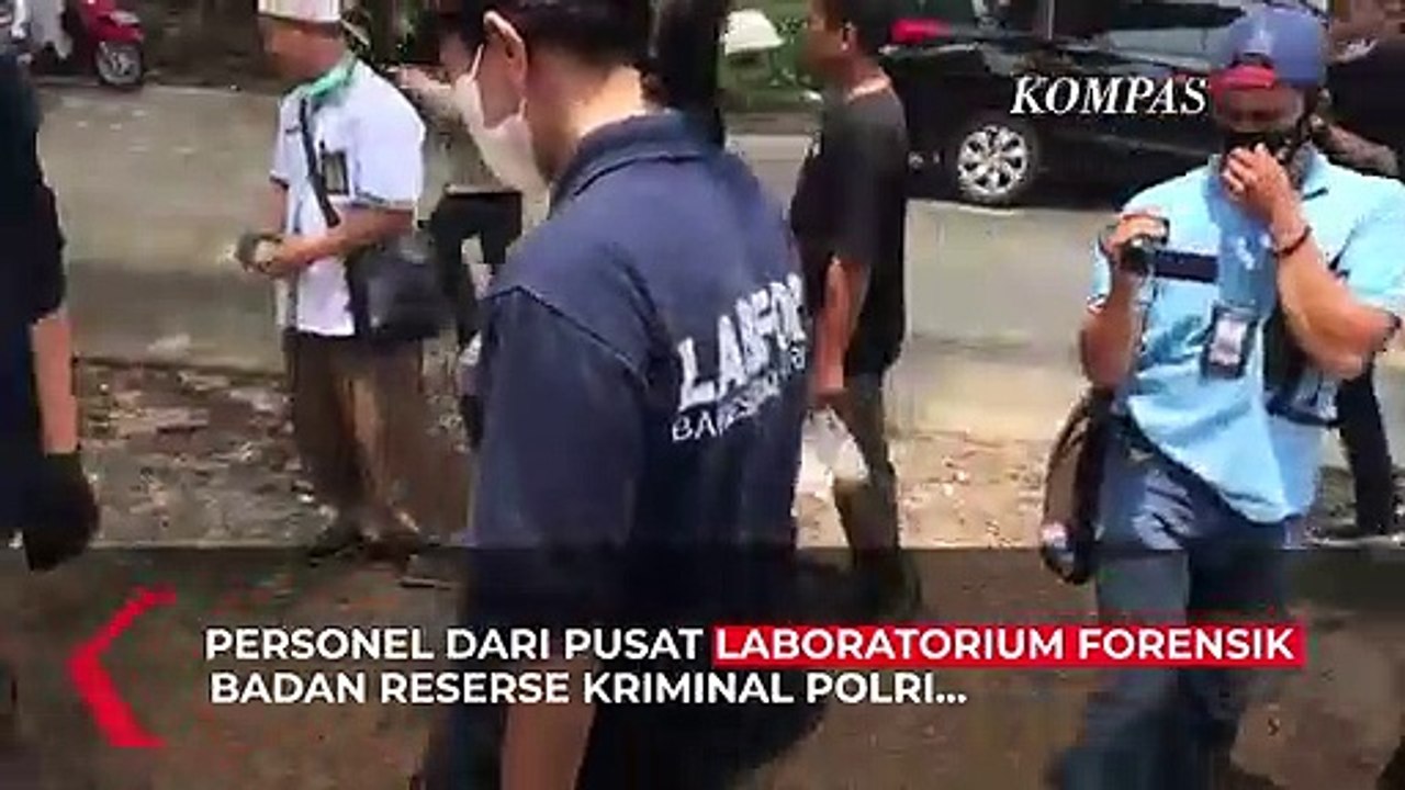 Puslabfor Amankan Sejumlah Barang Bukti dari Lokasi Penggerebekan Terduga Teroris di Bekasi