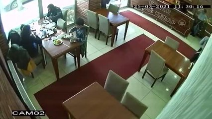 Son dakika haberi: Nefes borusuna yemek kaçan çocuk, "Heimlich manevrası"yla kurtarıldı