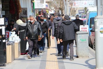 Kırmızı kategorideki Tokat'ta, sokak ve meydanlarda yoğunluk