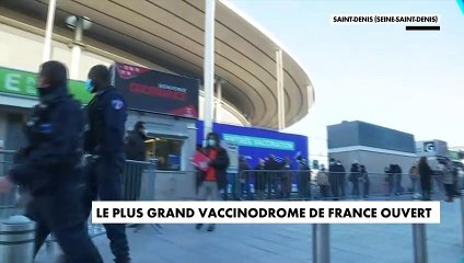 Ouverture du vaccinodrome du Stade de France