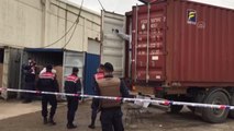 Yasa dışı geçiş için konteynerlerde bekletilen 100'e yakın sığınmacı kurtarıldı (1)