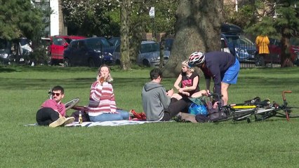 Tras meses de confinamiento los ingleses vuelven a respirar al aire libre