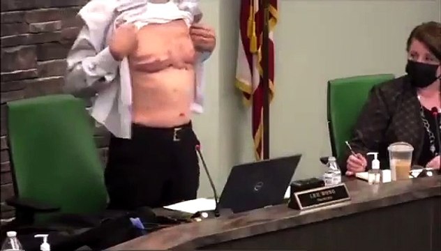 Irkçılığa uğrayan Asya kökenli ABD'li yetkiliden tepki: Gömleğini çıkarıp yaralarını gösterdi