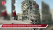 İzmir'de yıkımı yapılan hasarlı bina sağlam binanın üzerine çöktü