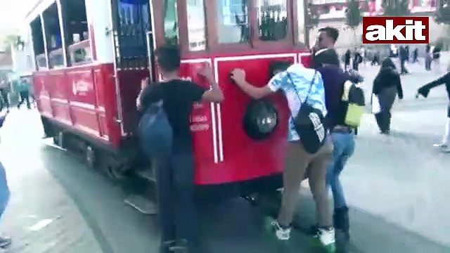 Patenli gençlerden tehlikeli yolculuk! Hayatlarını hiçe saydılar