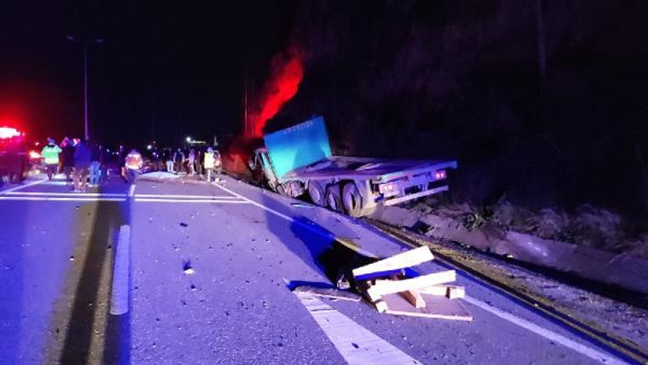 Son dakika haberleri! Zonguldak'ta kaza yapan kişi ile yardıma giden arkadaşı otomobilin altında kaldı