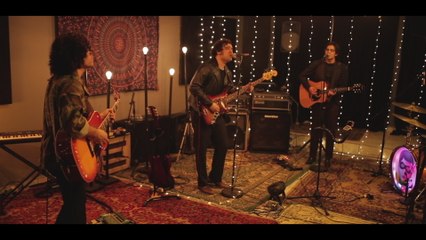 Enjambre - Extraños Días De Abril