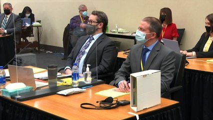 El jurado del juicio por el asesinato de George Floyd ve el vídeo de su muerte
