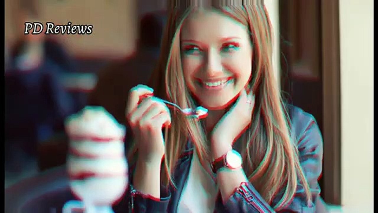 5 Hidden Signs She Likes You (Even If She’s Not Talking to You At All Right Now)