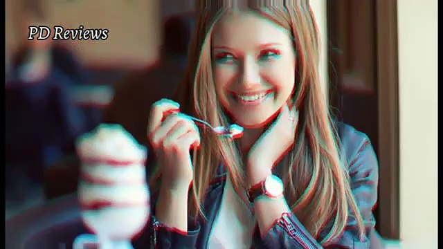 5 Hidden Signs She Likes You (Even If She’s Not Talking to You At All Right Now)