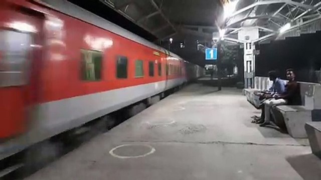 03130 Guwahti-Kolkata Holi special express speedy train skipping with wap-7 & Lhb rake __ IR