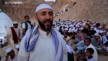 شاهد: آلاف الزوار عند "قبر النبي هود" في اليمن رغم الحرب وفيروس كورونا
