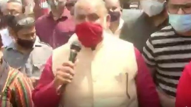 Covid awareness 'munadi' at Delhi's Sadar Bazar