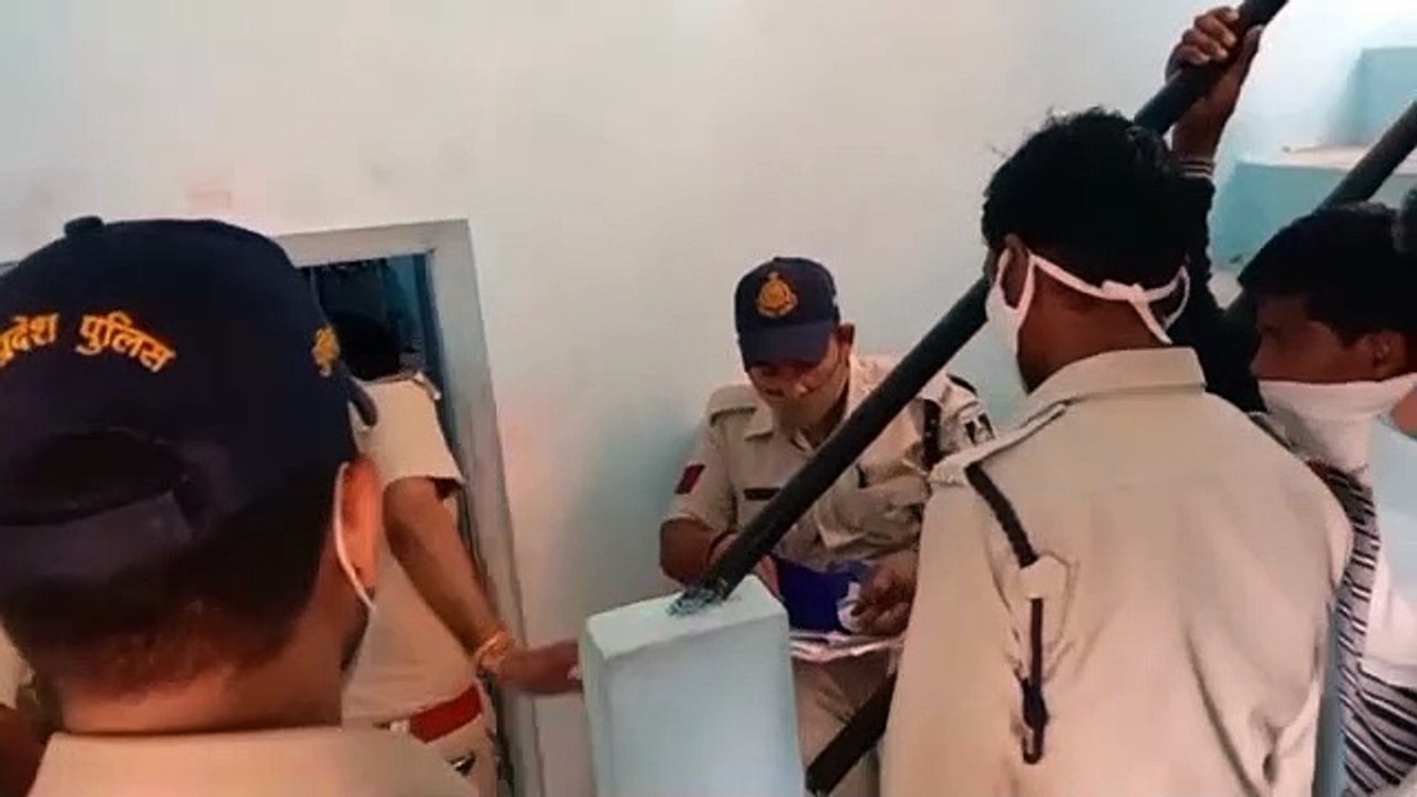 युवक ने होली की दोपहर अज्ञात कारणों से फांसी लगाकर जान दी