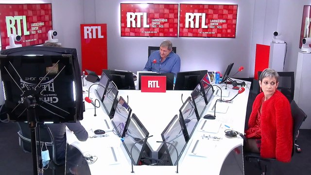 Françoise Hardy publie Chansons sur toi et nous , un livre dans lequel elle commente les textes qu'elle a écrit. Confidences autour de ses chansons, au micro de Steven Bellery.