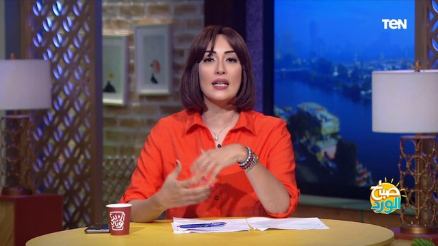 صباح الورد | يد الرحمة.. شاب يطعم الحيوانات الضالة في الشارع في الأجواء الباردة