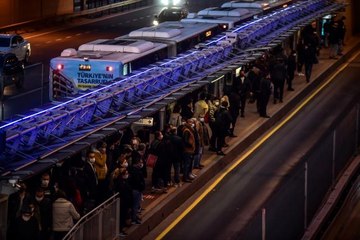 İstanbul'da toplu taşımada pes dedirten yoğunluk