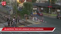 Arjantin'de tren rayında iki grup arasında çıkan kavga kamerada