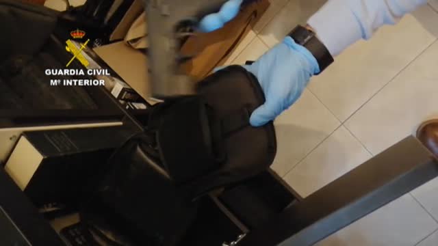 Detenida una persona que usurpaba identidades para operar a través de banca online