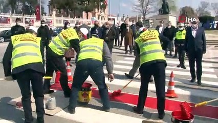 Selimiye'de yaya geçitlerine kırmızı çizgiler çekildi