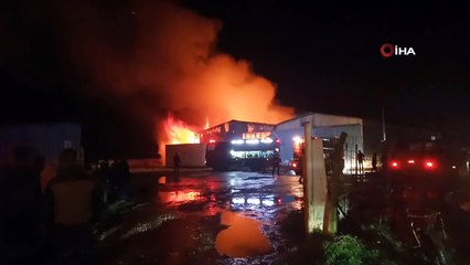 Karton fabrikası yangınına ekipler böyle müdahale etti