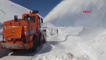 10 gündür kardan kapalı Ağrı- Kağızman- Kars yolu ulaşıma açıldı