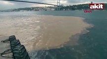 Şiddetli yağış sonrası İstanbul Boğazı'na çamur aktı