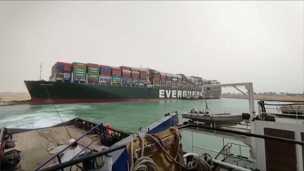 Bloquage du canal de Suez : "12 à 15 millions de dollars de pertes par jour" pour l'Egypte