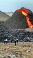 İzlanda'da turistler yanardağ çevresinde voleybol oynadı