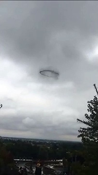 ¿Qué es este anillo volador en el cielo?
