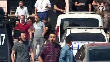 Pendik'te lisede okul çalışanını rehin alan kişi teslim oldu