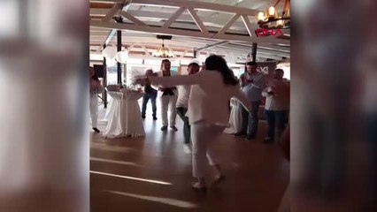 ANTALYA Yerleşik yabancılardan maskesiz doğum günü kutlaması