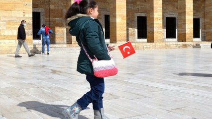 Télécharger la video: Minik Hira’nın Anıtkabir hayali gerçek oldu