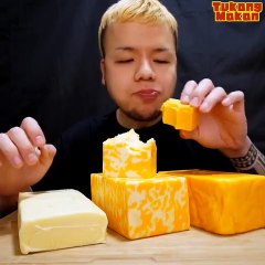 BABANG TAMPAN MAKAN KEJU HABIS NGGA TUH