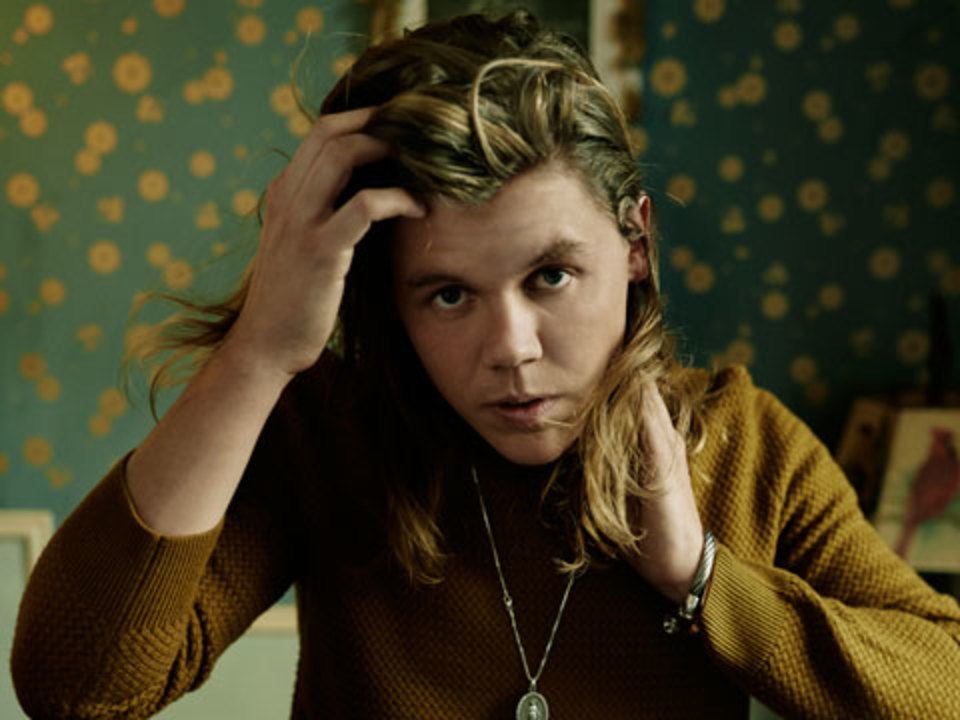 Singer Conrad Sewell Performs Live & Talks Touring with Ed Sheeran