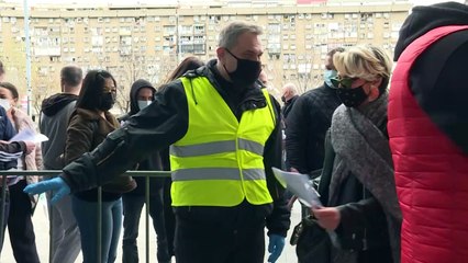 Especialistas rebatem teorias sobre vacinas