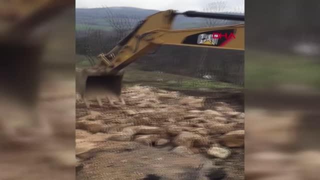 BURSA Heyelan nedeniyle yol çöktü, mahalleye giriş ve çıkışlar kapandı