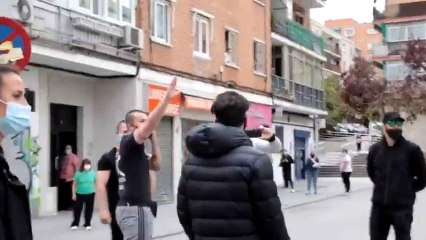 Iglesias se encara a un grupo de radicales