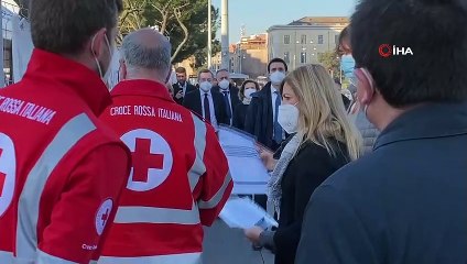 - İtalya Başbakanı Draghi AstraZeneca'nın Covid-19 aşısını yaptırdı