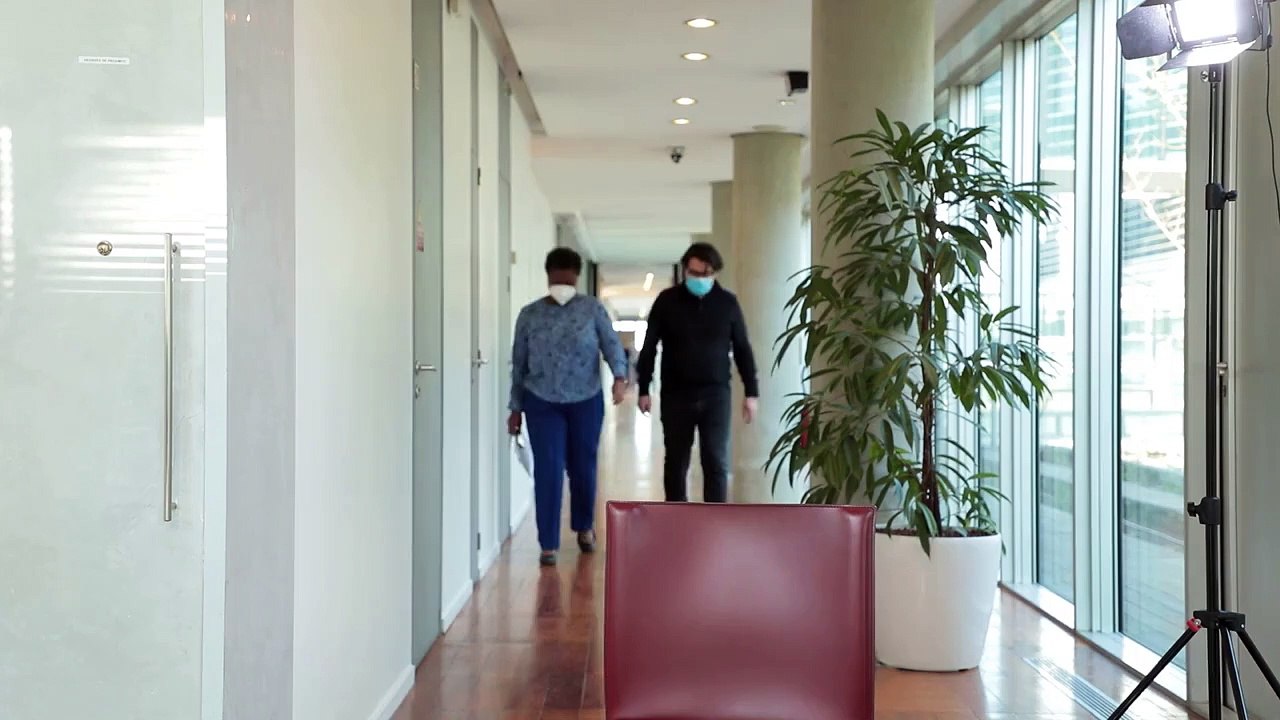 Violences policières : rencontre avec David Dufresne, auteur du documentaire “Un pays qui se tient sage”