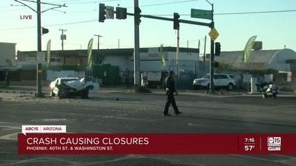 Deadly crash blocks 40th and Washington streets
